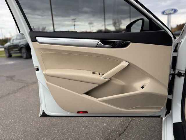 Used 2019 Volkswagen Passat 2.0T Wolfsburg w/ Wheels & Sunroof Package image 24