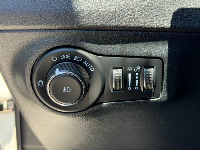 Used 2021 Jeep Compass Latitude AWD/4WD image 23