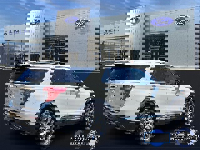 Certified 2022 Ford Explorer XLT w/ Equipment Group 202A image 3
