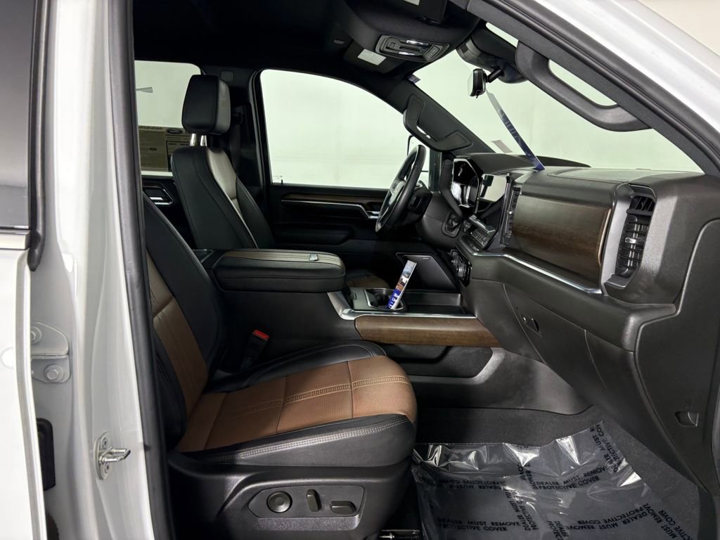Used 2024 Chevrolet Silverado 3500 High Country image 35