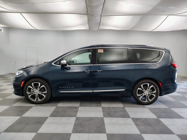 Used 2024 Chrysler Pacifica Pinnacle FWD image 5