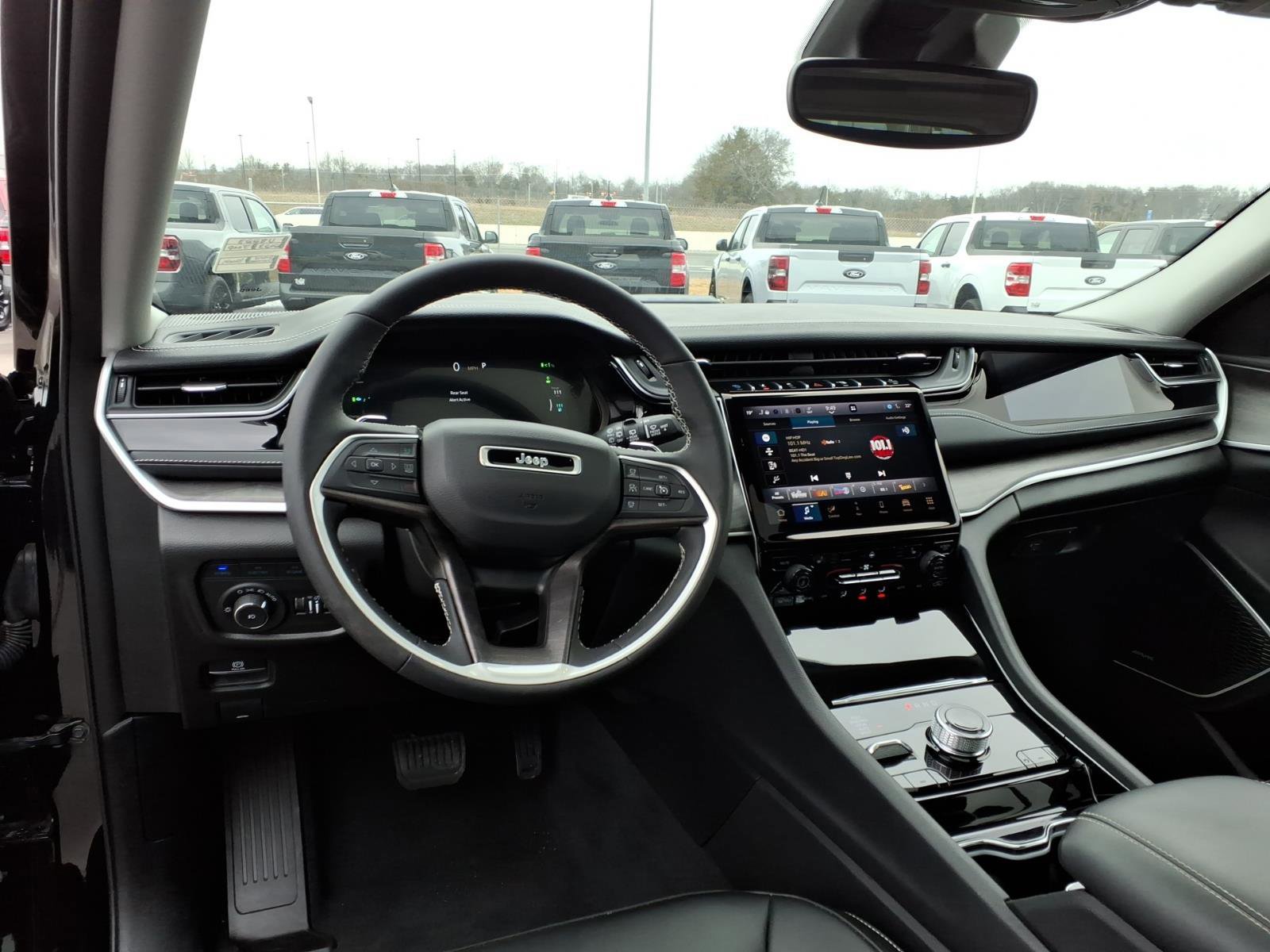 Used 2023 Jeep Grand Cherokee 4WD 4xe image 15