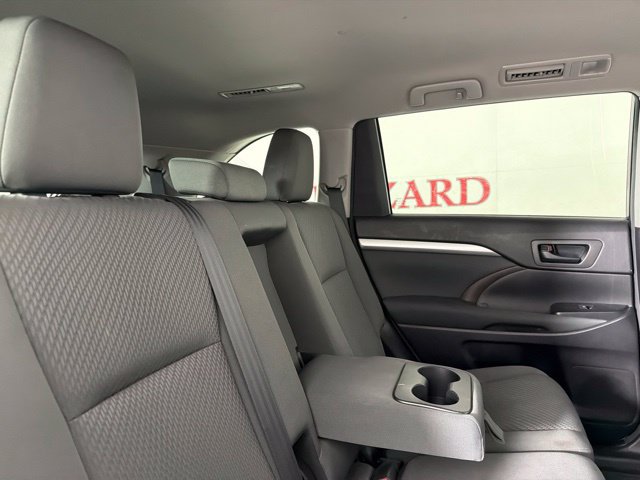 Used 2017 Toyota Highlander LE FWD image 36