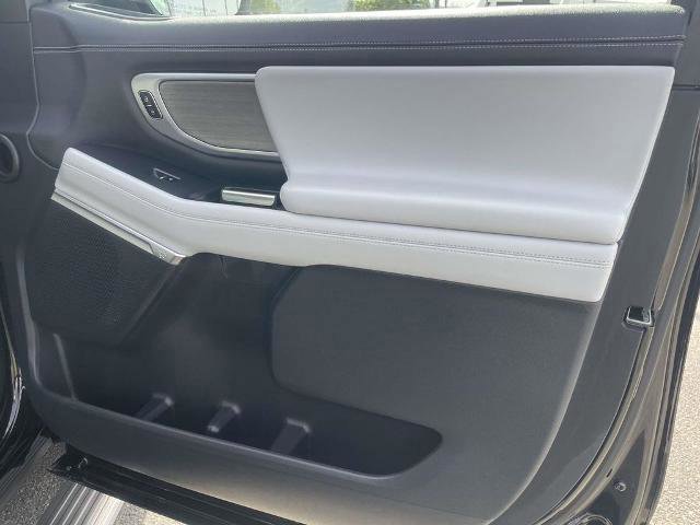 Certified 2025 Ford Expedition Platinum image 32