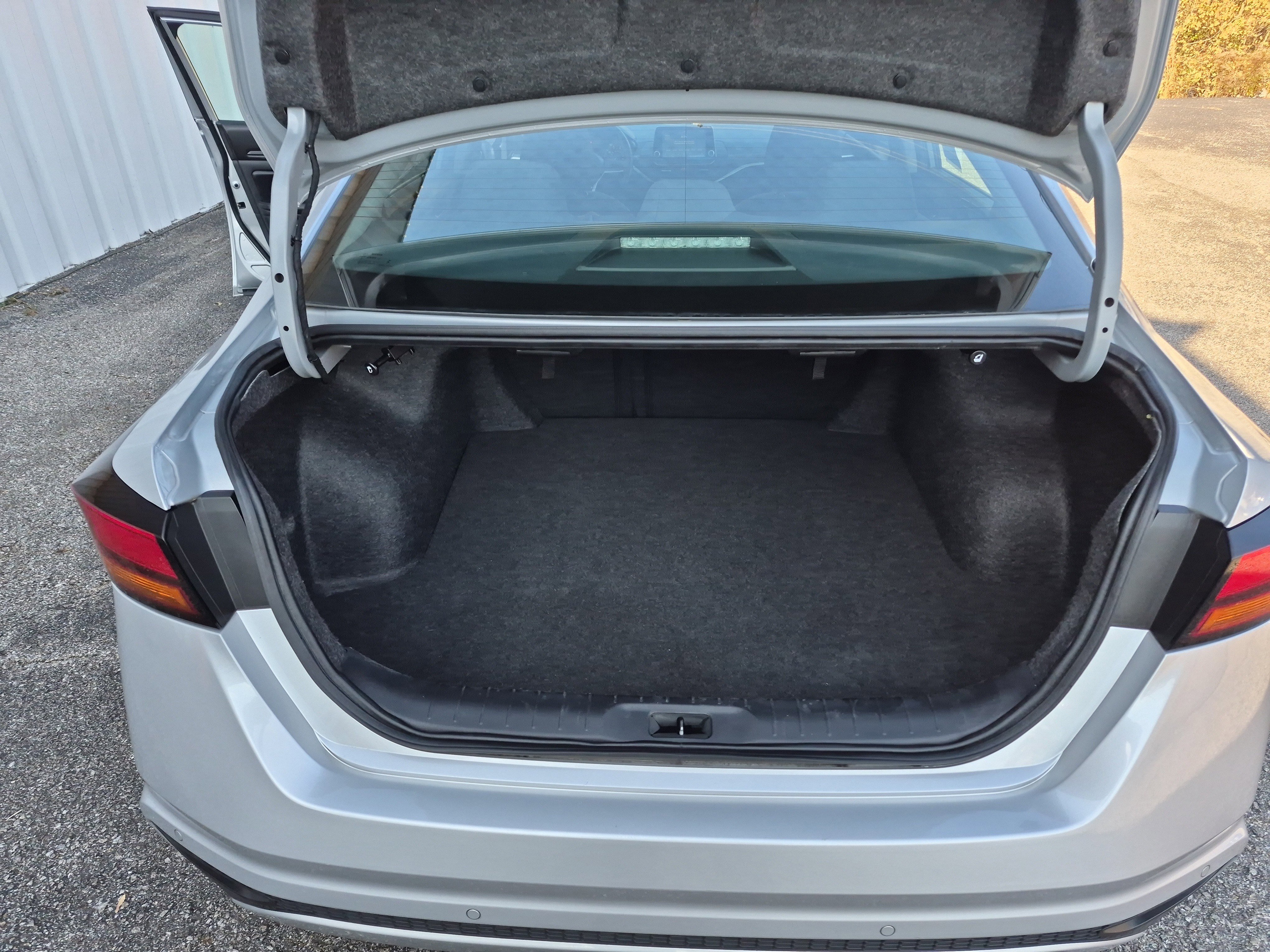 Used 2024 Nissan Altima 2.5 SV image 8