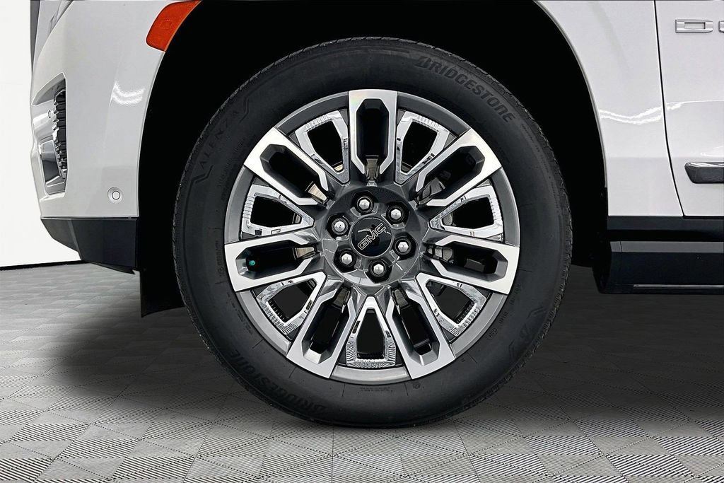 Used 2024 GMC Yukon Denali Ultimate AWD/4WD image 9