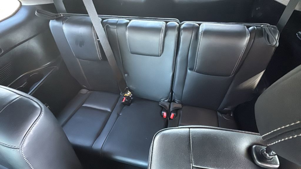 Used 2017 Toyota Highlander SE image 24