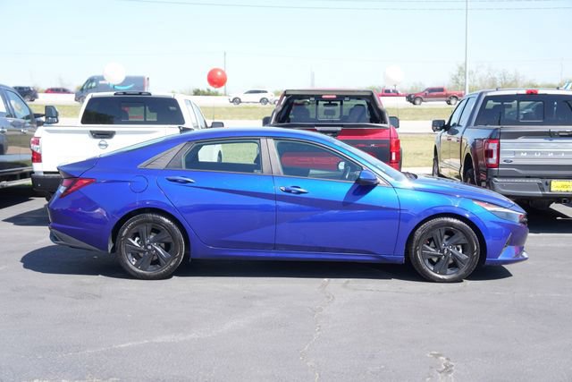 Used 2021 Hyundai Elantra SEL w/ Convenience Package image 3