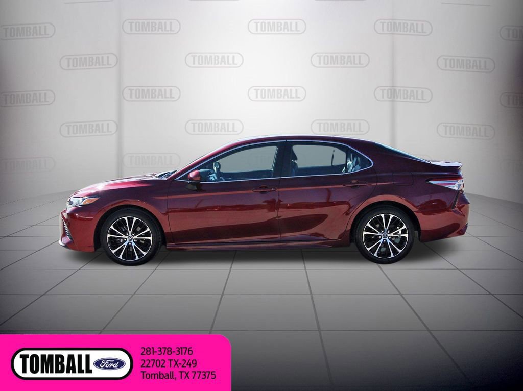 Used 2018 Toyota Camry L image 2