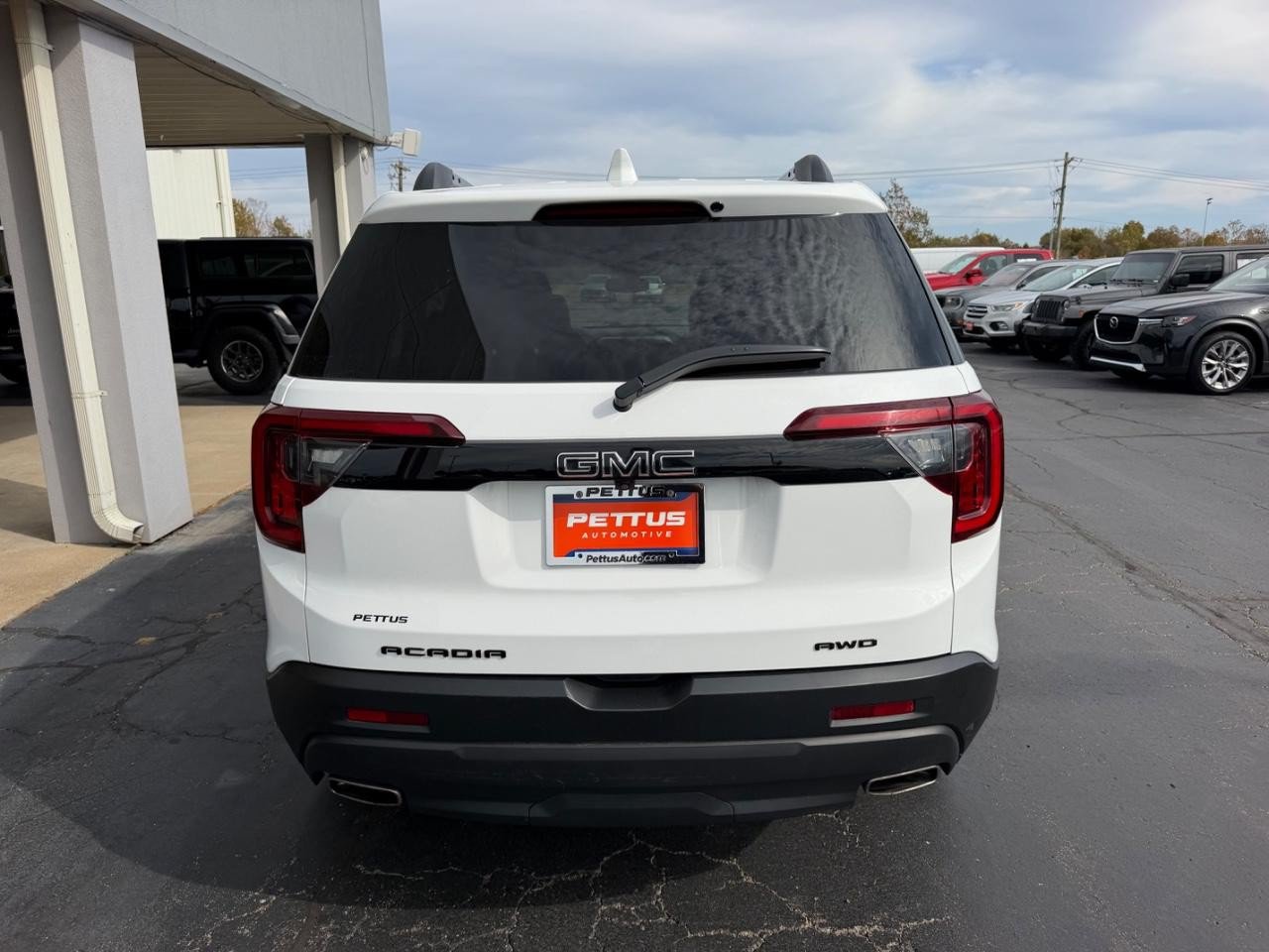 Used 2023 GMC Acadia SLT w/ Elevation Edition AWD/4WD image 4