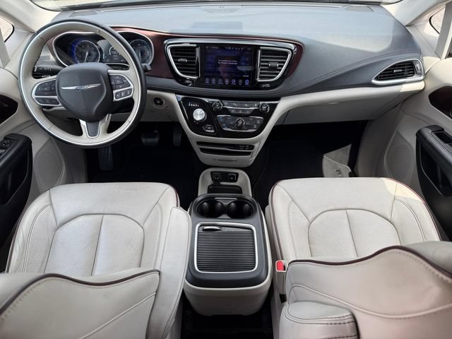 Used 2017 Chrysler Pacifica Limited w/ Advanced Safetytec Group FWD image 13