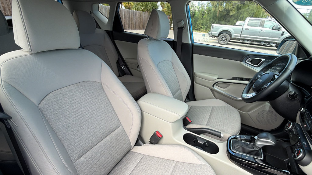 Used 2024 Kia Soul EX FWD image 28