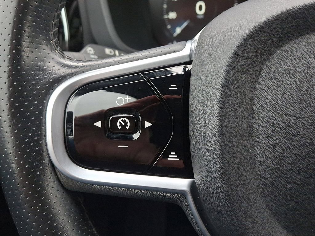 Used 2018 Volvo XC60 T5 Momentum w/ Vision Package AWD/4WD image 23