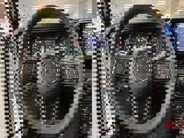 Used 2024 Jeep Wrangler Rubicon image 6