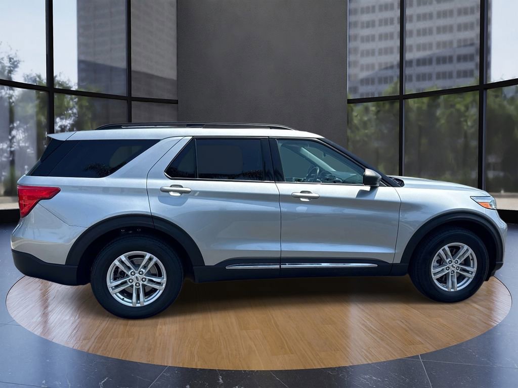 Certified 2023 Ford Explorer XLT RWD image 2