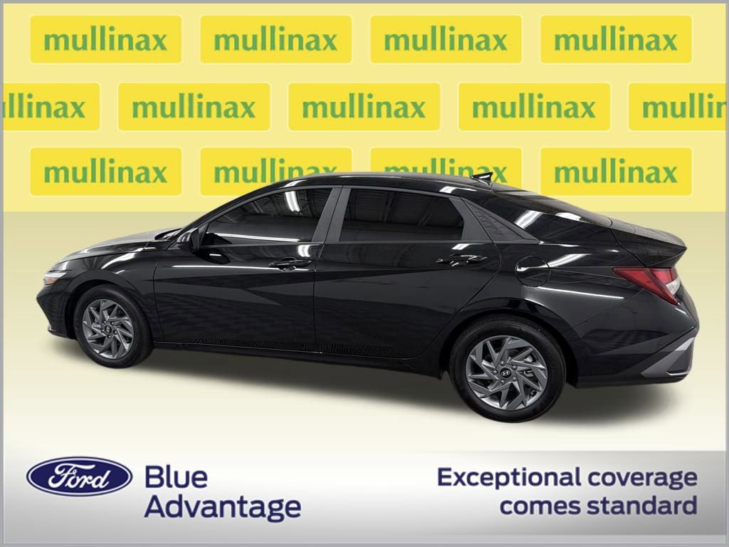 Used 2024 Hyundai Elantra SEL image 2