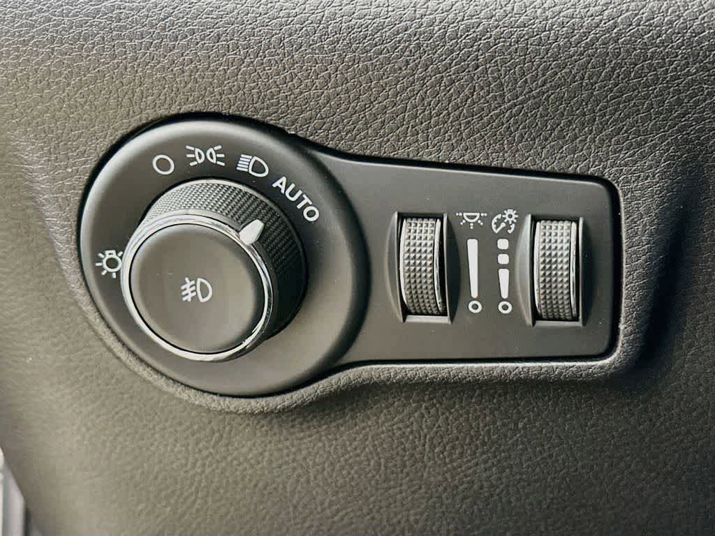 Used 2022 Jeep Compass Latitude AWD/4WD image 27