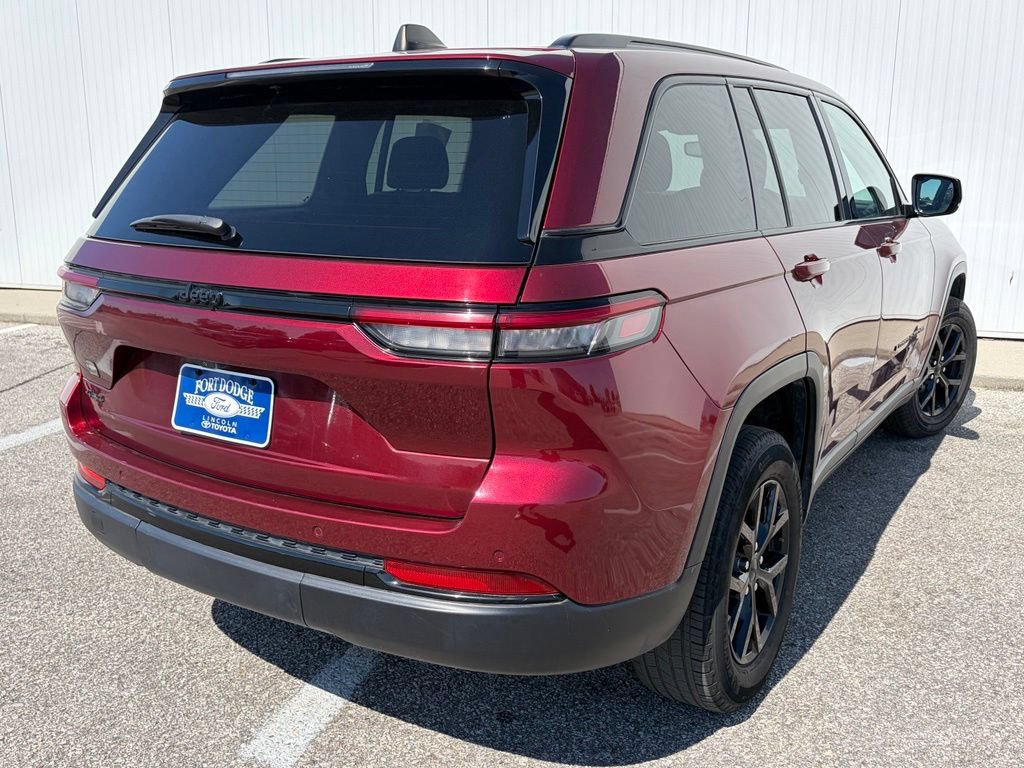 Used 2024 Jeep Grand Cherokee Altitude AWD/4WD image 7