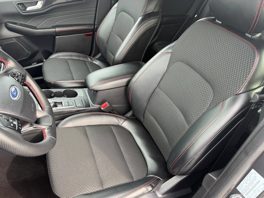 Certified 2025 Ford Escape ST-Line Select AWD/4WD image 15