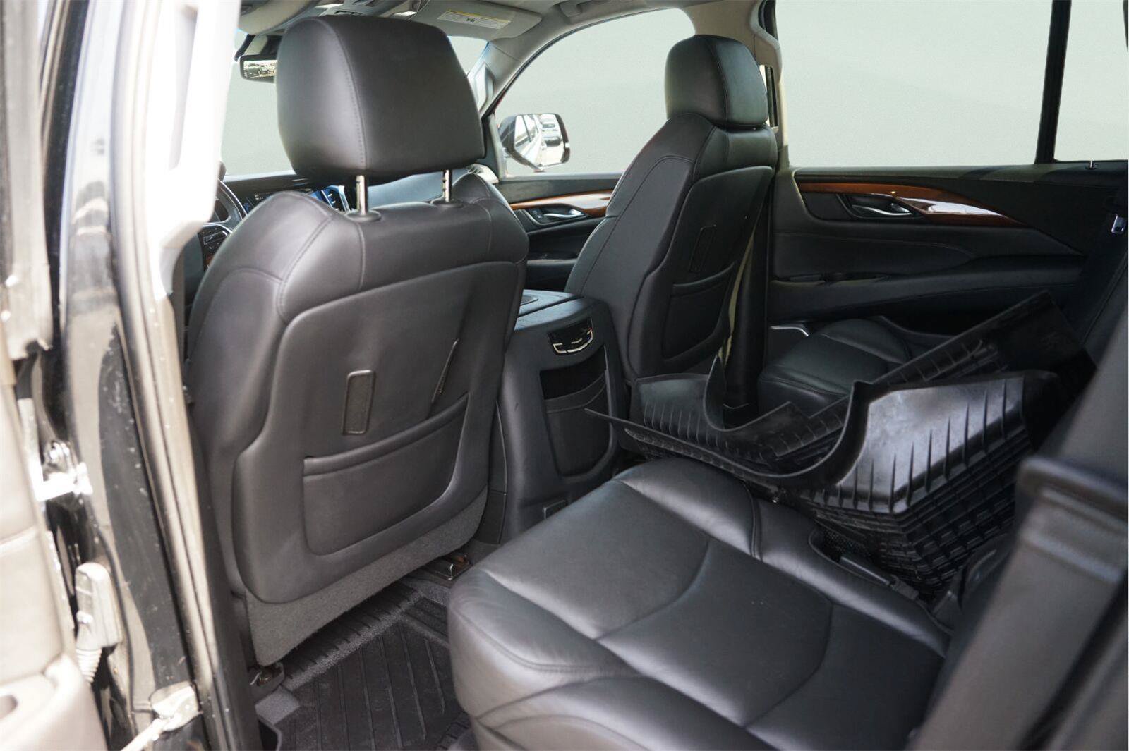 Used 2019 Cadillac Escalade Luxury AWD/4WD image 12