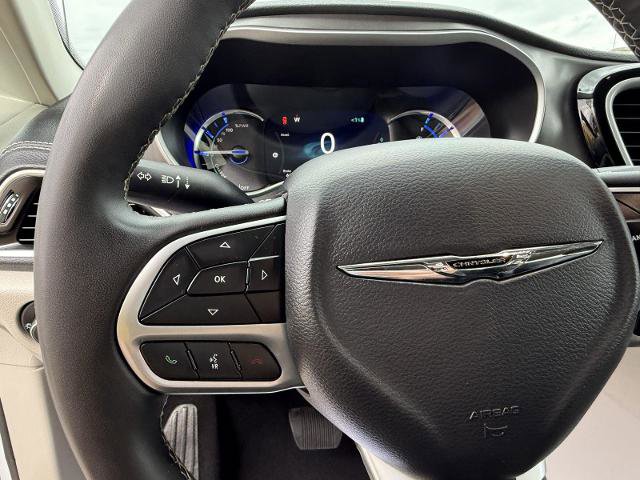 Used 2024 Chrysler Pacifica Limited FWD image 19