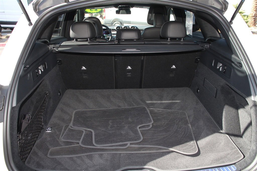 Used 2025 Mercedes-Benz GLC 300 4MATIC image 25