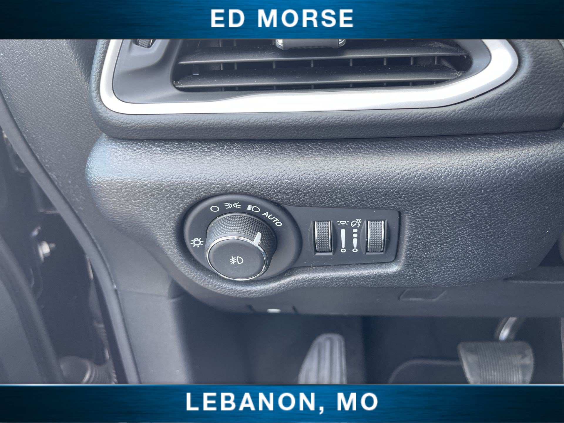 Used 2025 Chrysler Pacifica Select FWD image 17