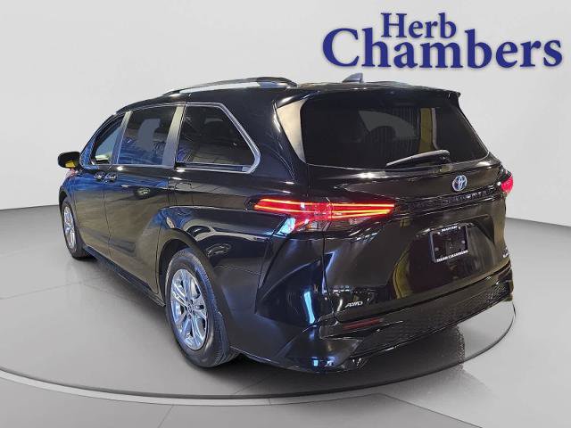 Used 2023 Toyota Sienna XSE w/ XSE Plus Package AWD/4WD image 3