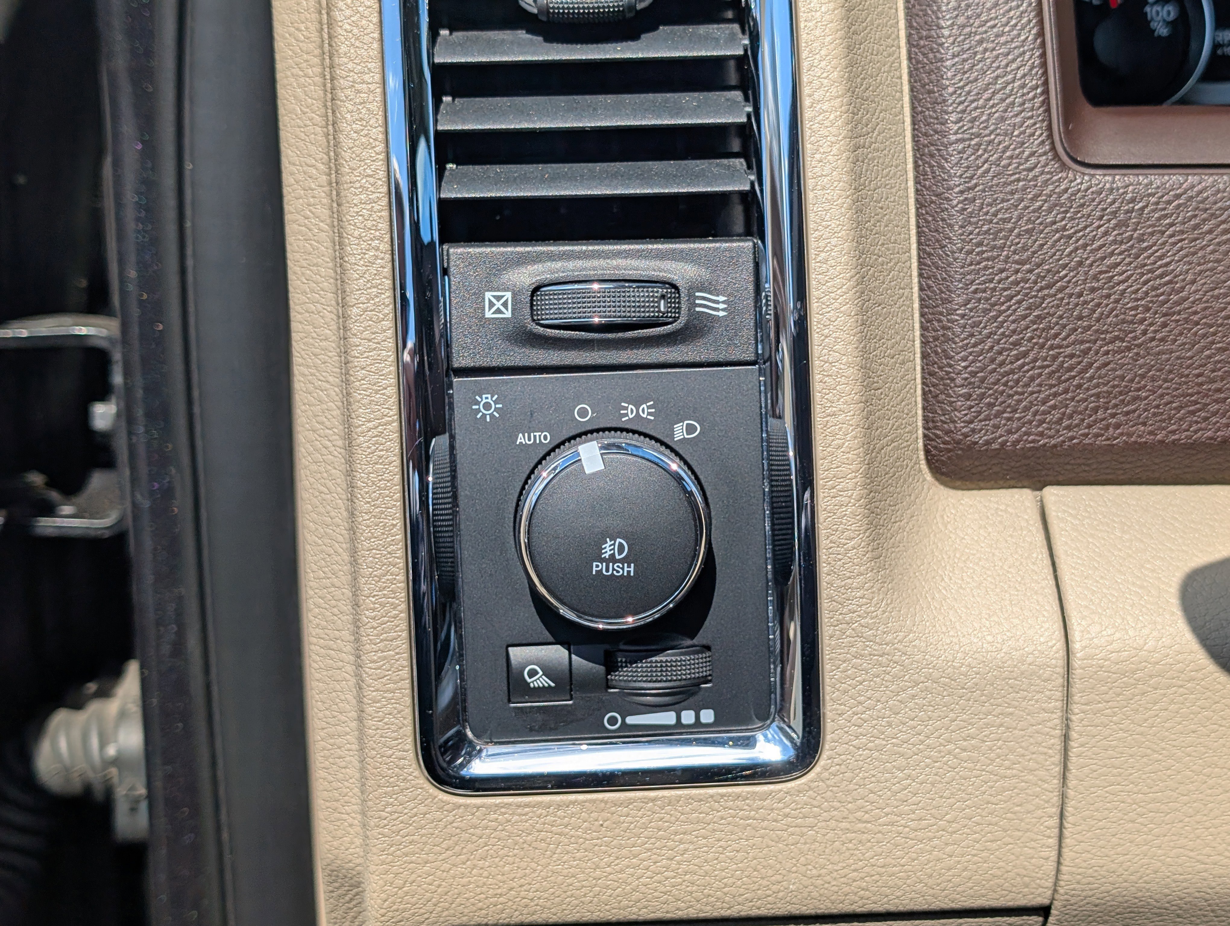 Used 2018 RAM 2500 Laramie w/ Off Road Package image 21