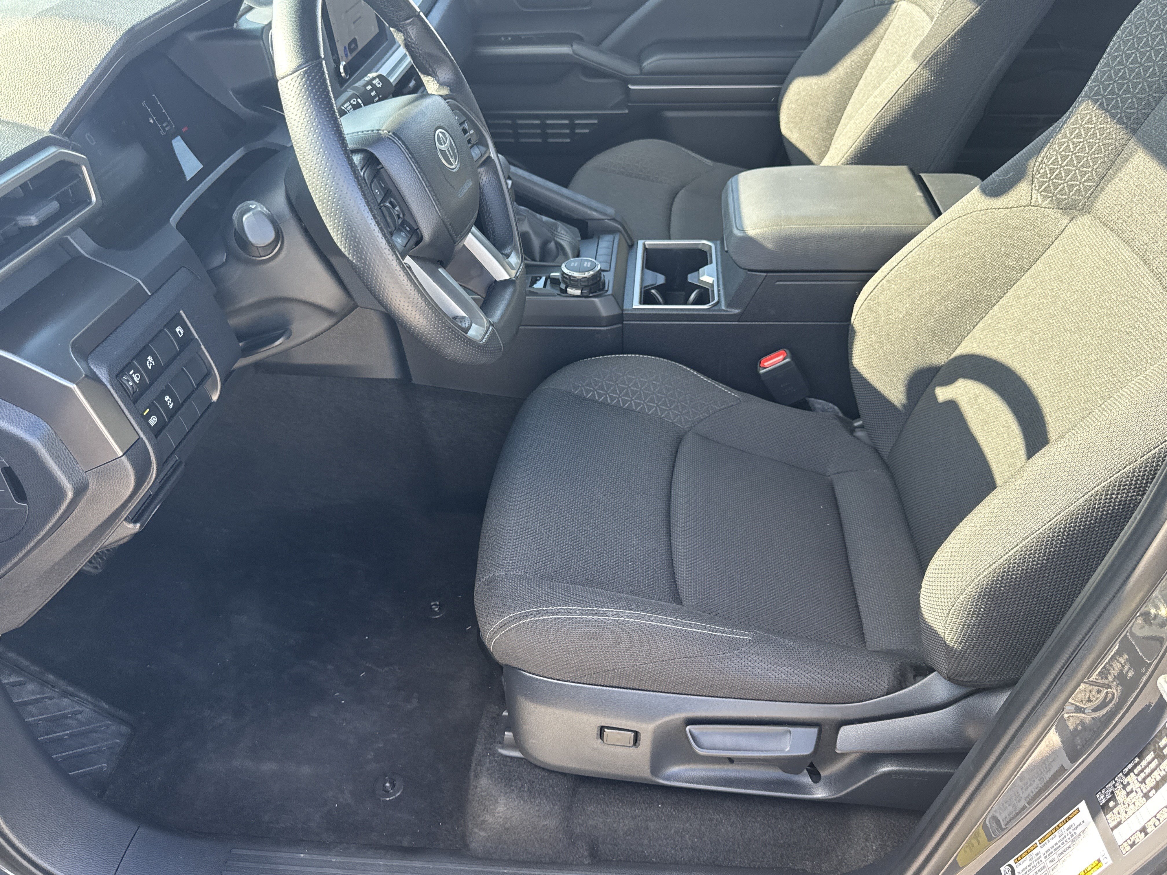 Used 2025 Toyota 4Runner SR5 AWD/4WD image 9