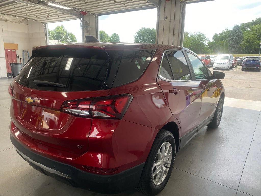 Used 2024 Chevrolet Equinox LT w/ LPO, Floor Liner Package FWD image 4