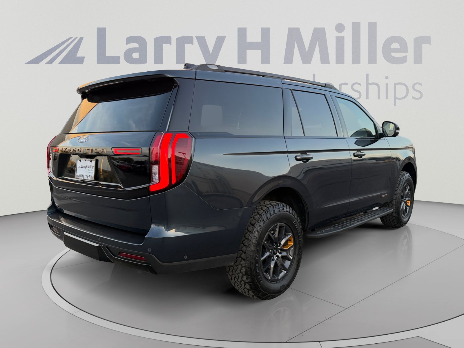 Certified 2025 Ford Expedition Tremor AWD/4WD image 5