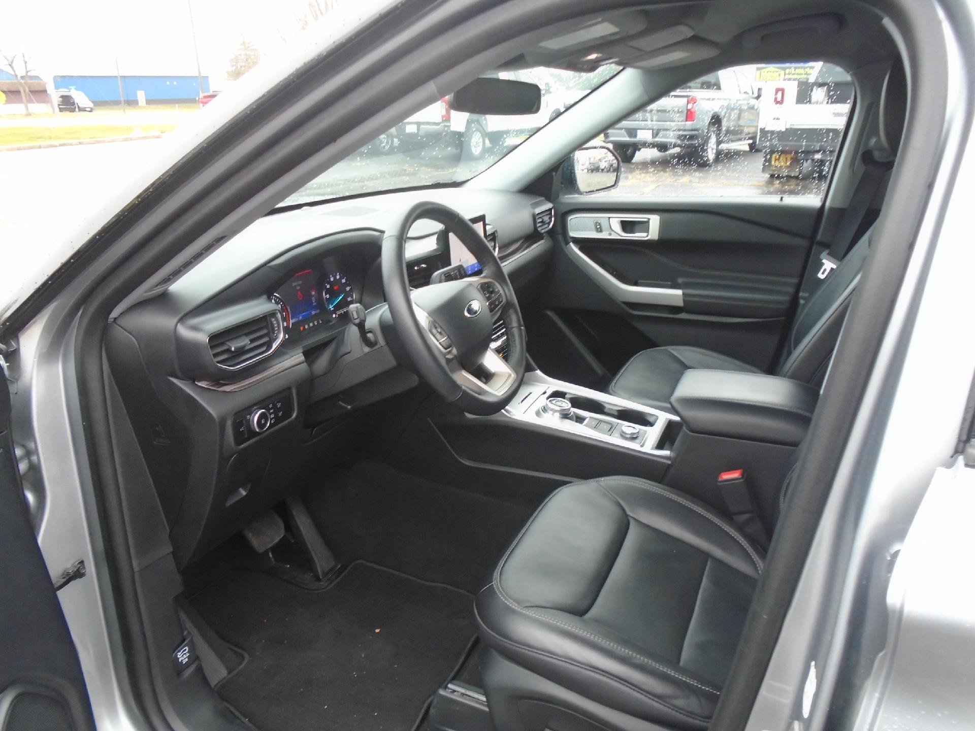 Certified 2024 Ford Explorer Limited AWD/4WD image 12