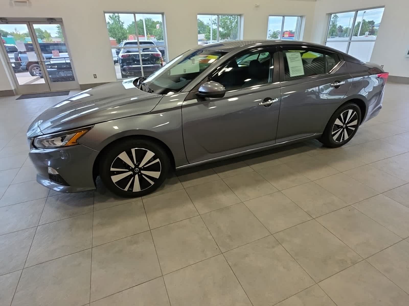 Used 2022 Nissan Altima 2.5 SV FWD image 14