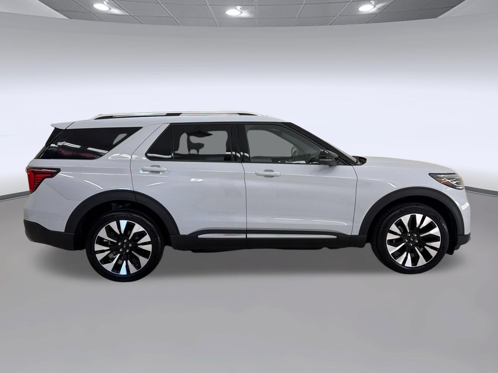 Certified 2025 Ford Explorer Platinum w/ LUX Leather Package AWD/4WD image 8