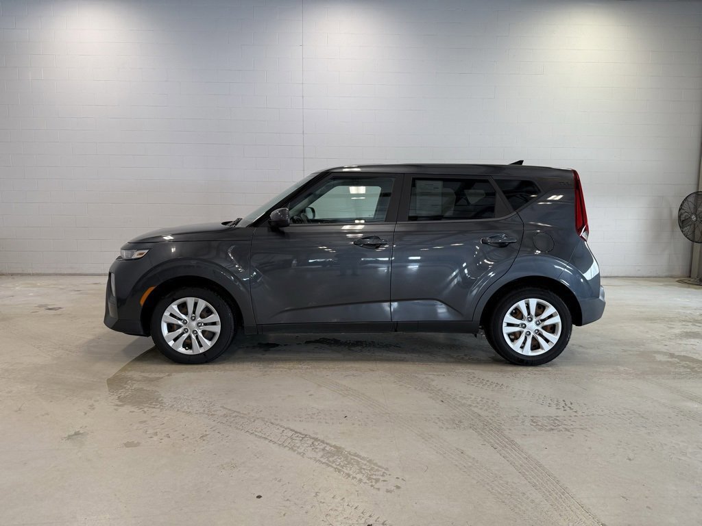 Used 2022 Kia Soul LX image 2