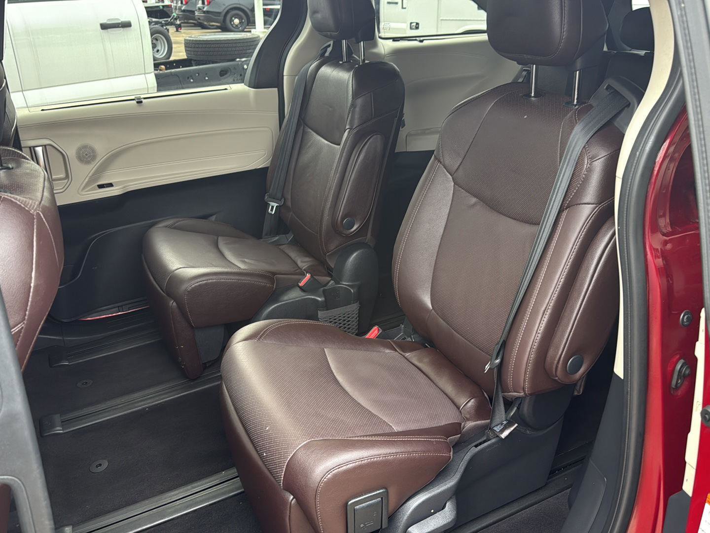 Used 2021 Toyota Sienna Platinum image 21
