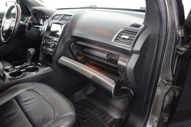 Certified 2018 Ford Explorer XLT w/ Equipment Group 202A image 40