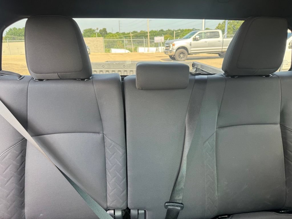 Used 2025 Toyota Tacoma SR5 AWD/4WD image 9