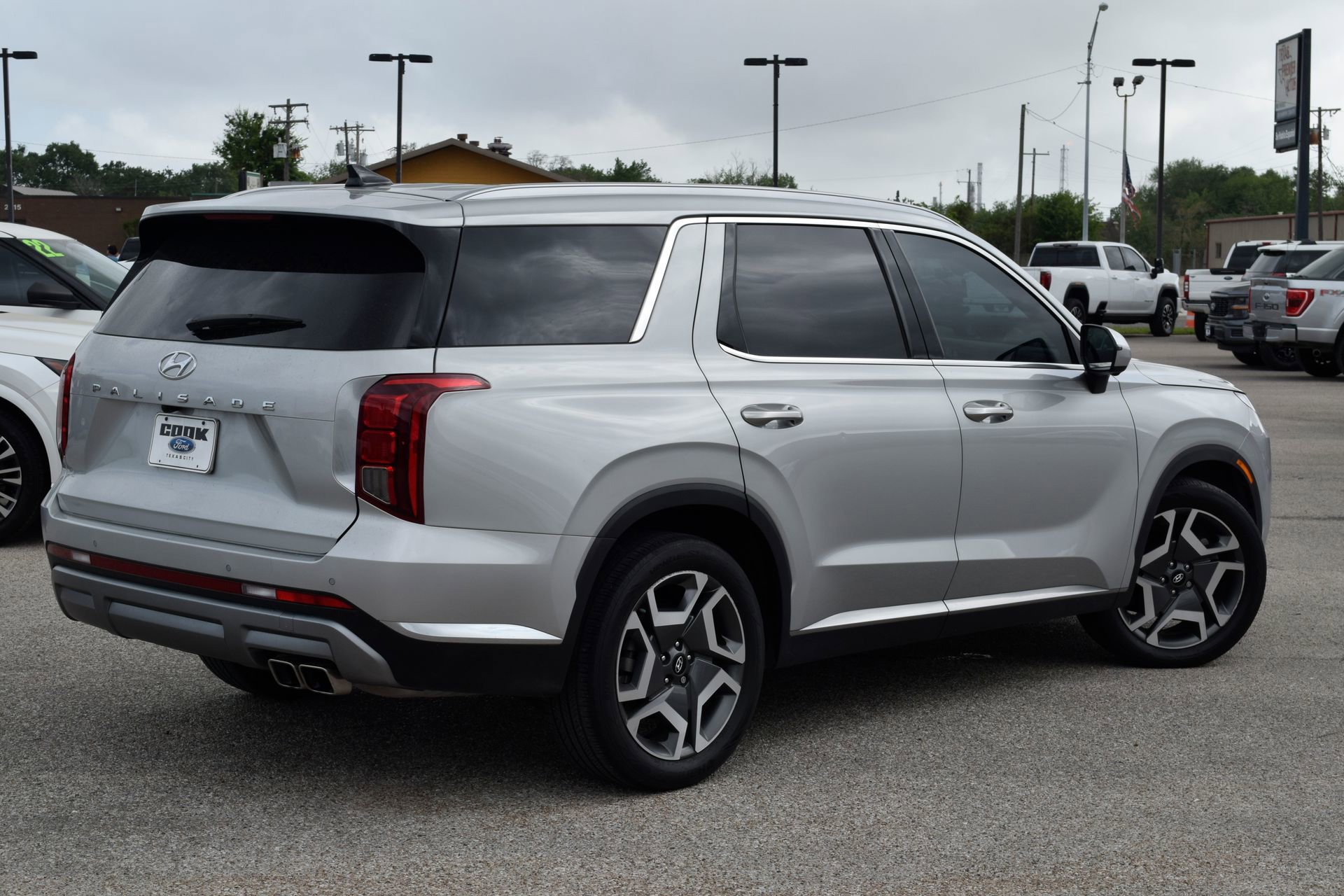 Used 2023 Hyundai Palisade Limited FWD image 6