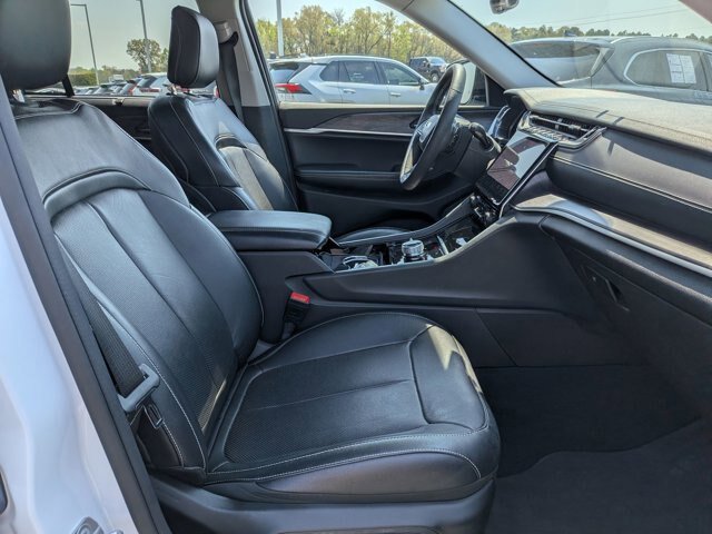 Used 2023 Jeep Grand Cherokee Limited w/ Luxury Tech Group II AWD/4WD image 36