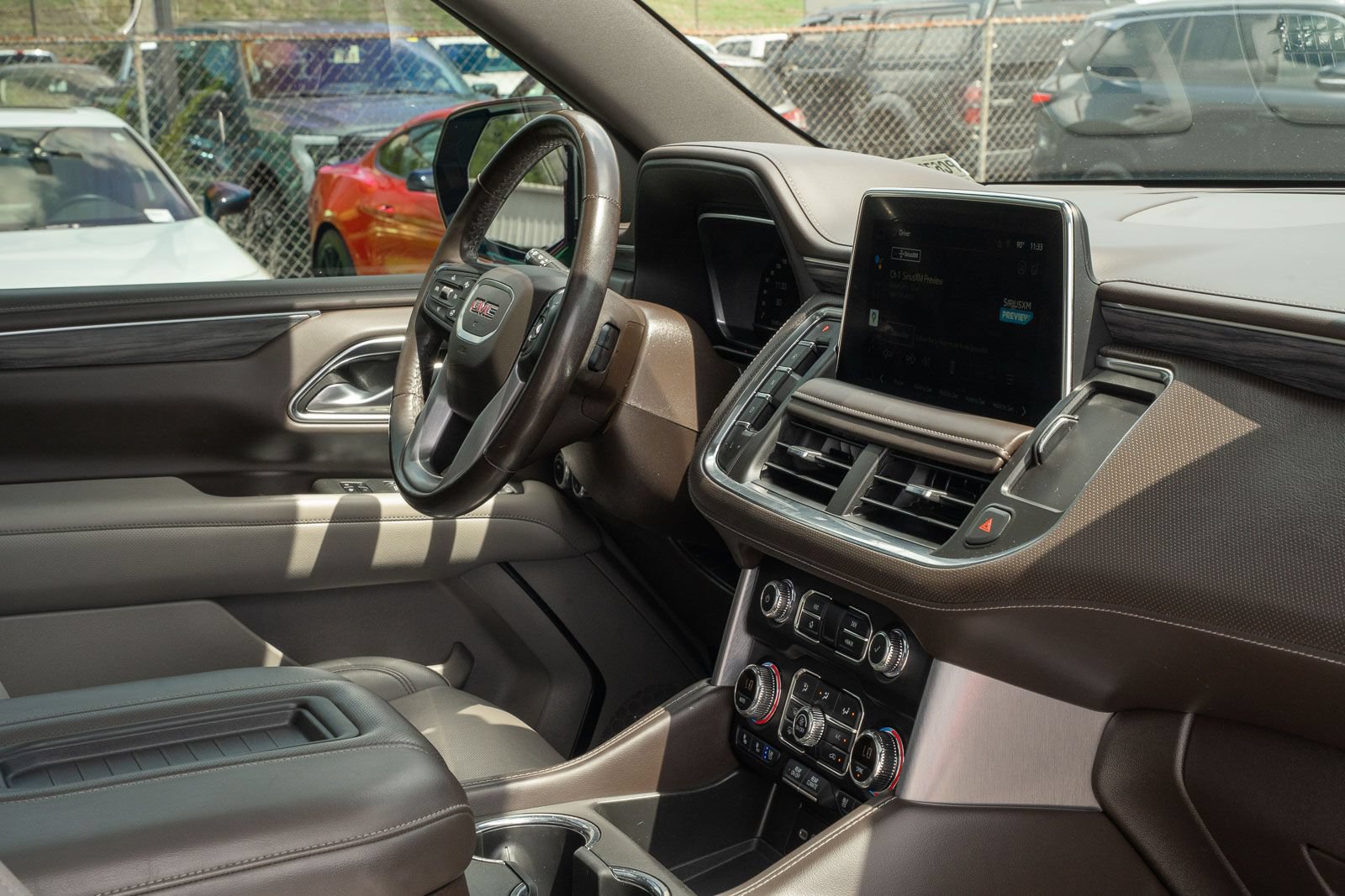 Used 2022 GMC Yukon SLT w/ SLT Premium Package RWD image 18