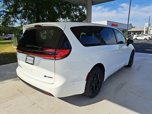 Used 2024 Chrysler Pacifica Limited FWD image 6