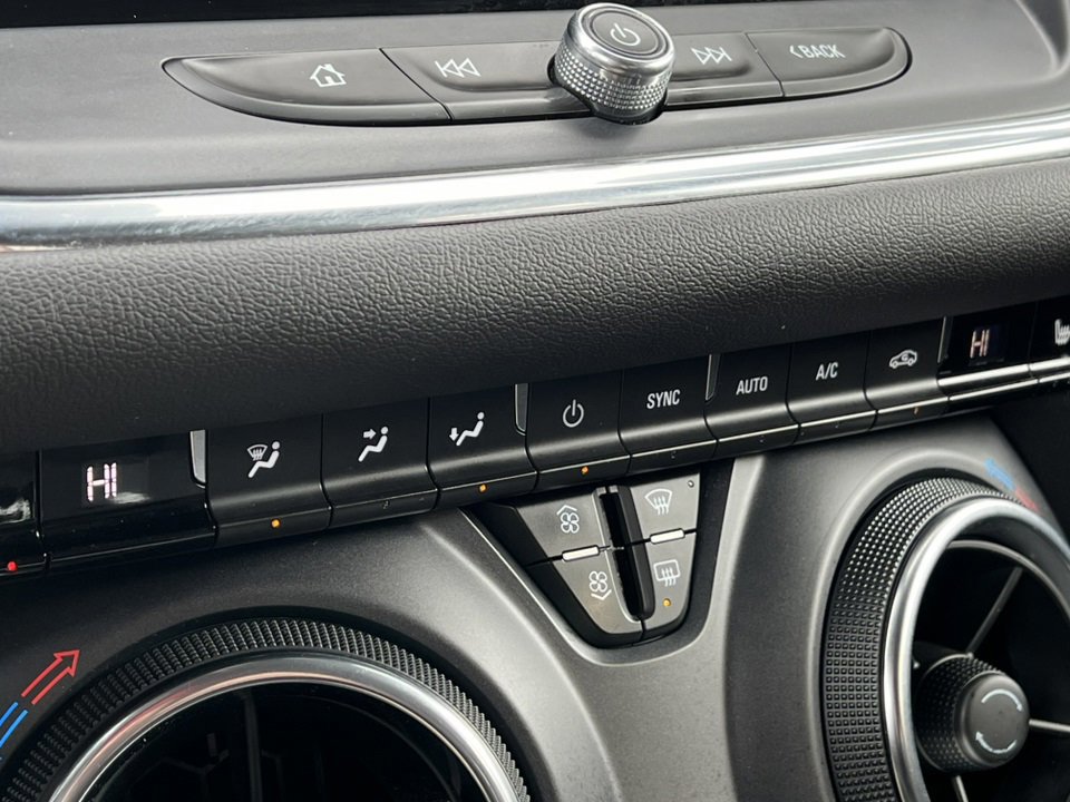 Used 2023 Chevrolet Blazer LT image 30