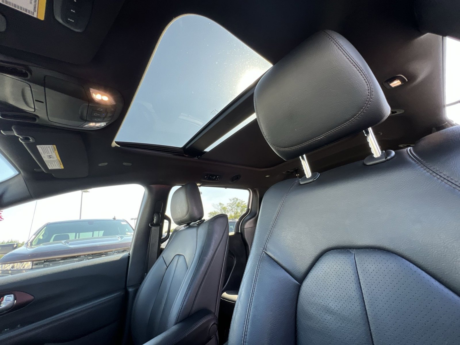 Used 2020 Chrysler Pacifica Touring-L FWD image 32