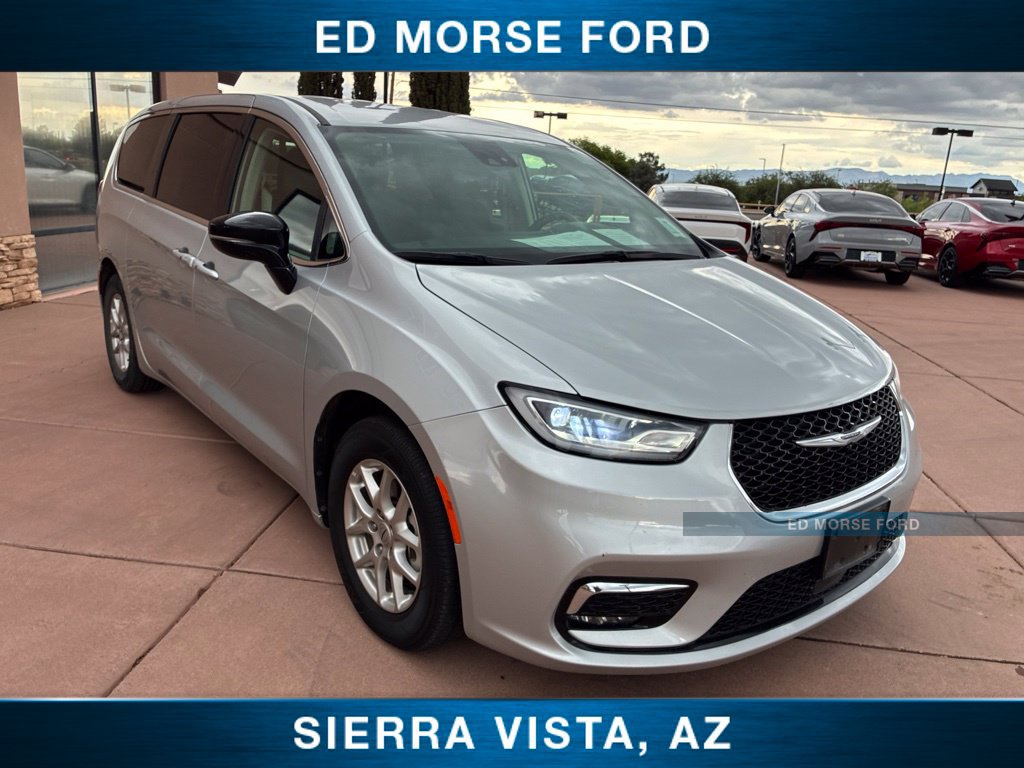 Used 2024 Chrysler Pacifica Touring-L FWD image 11