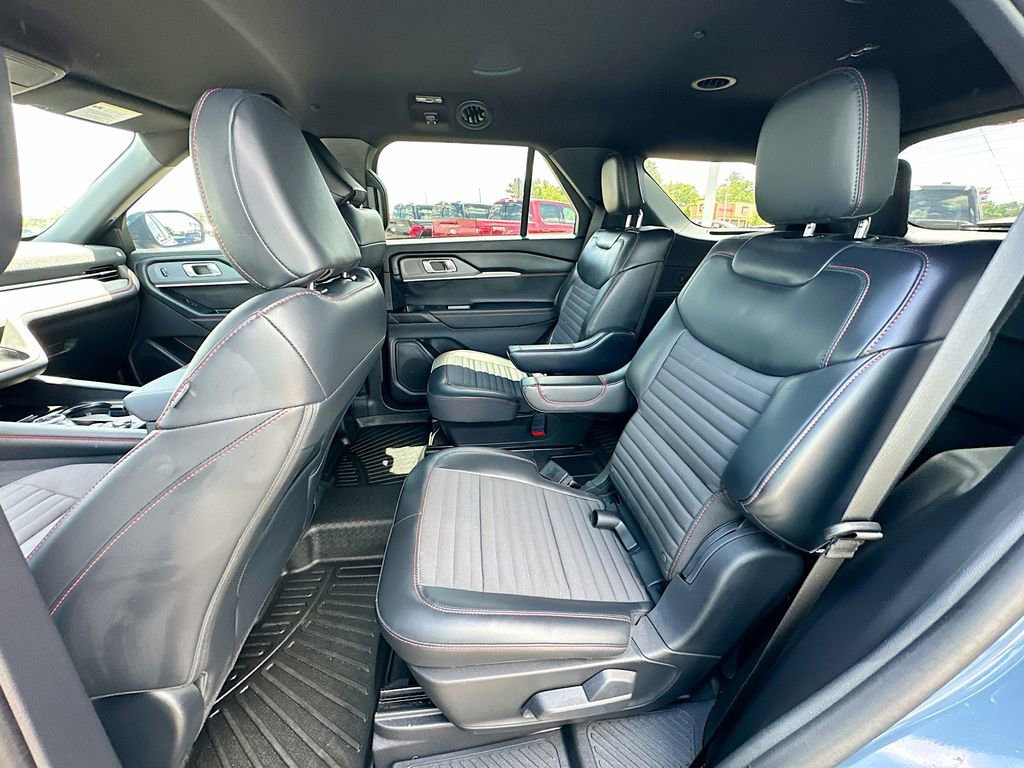 Certified 2025 Ford Explorer ST-Line w/ Premium Package RWD image 17