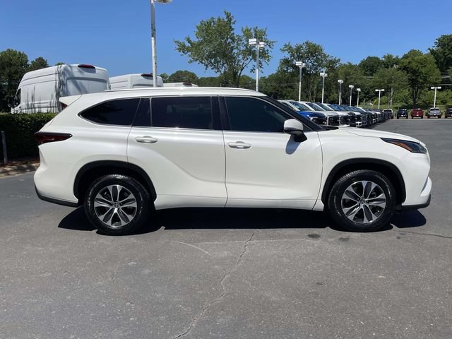 Used 2021 Toyota Highlander XLE FWD image 39