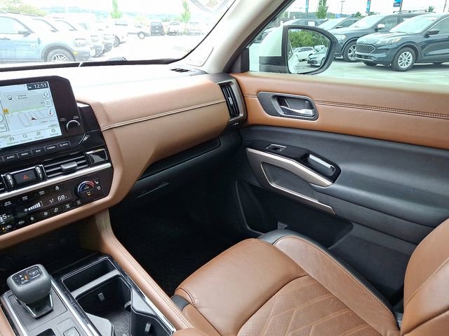 Used 2022 Nissan Pathfinder Platinum image 17