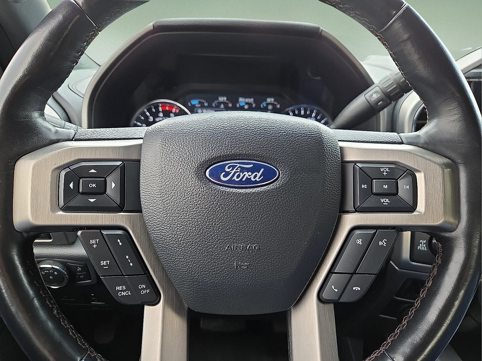 Certified 2022 Ford F250 Platinum w/ FX4 Off-Road Package AWD/4WD image 24